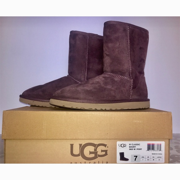 UGG Shoes - UGG AUSTRALIA Women's Classic Short Boots - Size 7